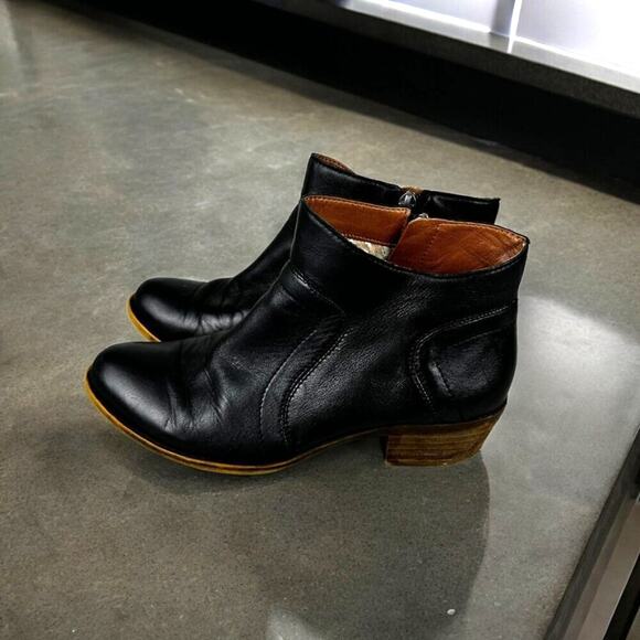 Lucky Brand Women’s 7.5 Black Leather Western Side Zip Ankle Boots - Picture 3 of 10